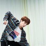 세븐틴 <b>도겸</b> 얘 왜이러고 있는거야?