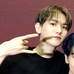 [EXO] [백현카이] 머리색 바뀌었다!!!!!! 종인이 <b>브릿지</b>야