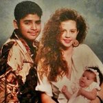 팝스타 셀레나 고메즈 뒤에 숨겨진 이야기