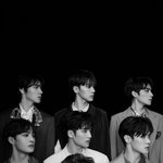 시티즌들아 나 머글이었는데 이 사진 보고 천년의 덕질을 <b>다짐</b>했어