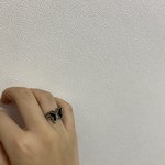 방 치우다 발견한 <b>반지</b>