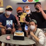 데뷔12주년 라이브했는데 개웃김 ㅠㅠ