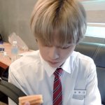 [모두드루와] 본진 교복핏 짤 올려주라