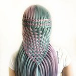 10대 소녀의 놀라운 헤어 패턴 <b>솜씨</b>