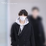 김뷔 이사진 착장 개<b>조음</b>