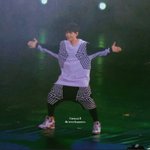 그<b>와중</b>에 변백현 어제 피자 6조각 먹고 잤대??