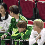 부끄러워하는 <b>정우</b>