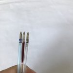 나 <b>볼펜</b> 쓴거 볼사람