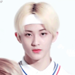 마크랑 <b>배진영이</b>랑 좀 닮은 거 같지 않음???