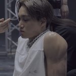 김카이 팔뚝봤냐