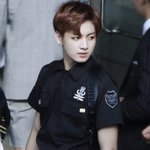 쩔어 경찰복 정국 조카 설레지 않냐