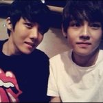 <b>뷔</b> 옆에 제이홉임???