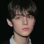 아 맞다 나 어제 편의점갔는데 <b>노</b>잼봇닮은<b>꼴</b> 아저씨봄