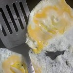 계란 후라이 했는데 이거 <b>상한</b>거야?