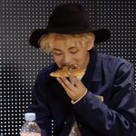 <b>식전</b>기도는 봐봤는데 식직전기도하는 애는 처음 봄