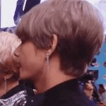 귀 쫑긋 움직이는 방탄 <b>뷔</b>