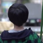 이 동그란 뒷<b>통수</b>의 주인은 누구일까~?