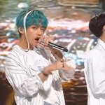 뷔 머리에 이거 뭐야?
