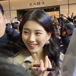 니네 <b>수지</b> <b>실물</b> 봄? 졸귀야