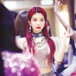 조이 빨머 <b>흑발</b> 중 뭐가 더 잘어울리는 것 같아?