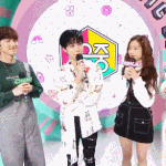 태민 실물보고 감탄하는 민주.<b>gif</b>