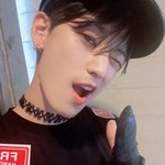 얘한테감긴것같은데뇌에힘주고참는중