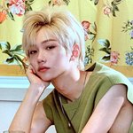 나 최근에 앞머리 잘랐다가 개불편해서 다시 기르는<b>중임</b>..