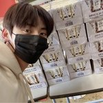 <b>황민현</b> 이 사진 뭐임
