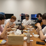 오뚜기 <b>즉석밥</b> 먹는 방탄소년단
