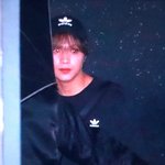 [NCT즌] 이동혁 퇴근짤 방금 본 사람 별안간 <b>샷건</b> 내리치는 중