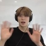 [NCT즌] 아무리봐도 정재현 꿋꿋하게 <b>헤드폰</b>