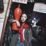 슬기는 뒷골목에서 찍어도 예쁘냐