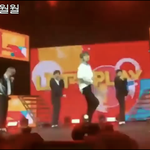 야 니네 갤러리속 <b>목청</b>큰 팬 아냐 진짜 개웃김