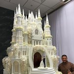 보통 <b>정성</b>이 아닌 웨딩 케이크
