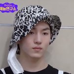 [펜타곤] 졸린데 잠을 <b>못자</b>