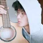 [엔시티] 마크가 <b>연주</b>하는 기타 제품명 아는 사람