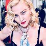 재산이 2000억 이상인 여자 가수들