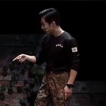 군대가서도 여전한 시우민 양손<b>동기화</b>ㅋㅋㅋㅋㅋ