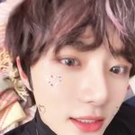 <b>최범규</b>얼굴뭐임????????????