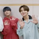 [NCT] 강아지 두마리가 나에게 <b>인사</b>를 한다...