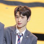 하늘 보면서 <b>윙크</b>하기