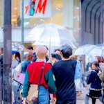 김선우 <b>최찬희</b>한테 우산기울여주는거