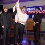 김석진 <b>크롭</b>티... 는 아니지만