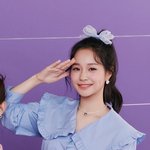 <b>복숭아</b> 볼 찔러