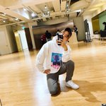 변백현 오늘 입은 후드티 태용한테 줬다