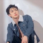 <b>맨몸</b>에 청자켓 입힌거 누구냐