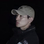 근데 에이전트 h귀에 이거 피어싱 <b>자국</b>이야??