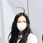 블랙핑크 지수 '<b>일산</b>에 뜬 지수 머리 카락 안테나'ㅋㅋㅋ