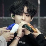 [방탄소년단] 과다 마이크에 <b>피곤</b>한 김태형