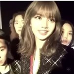 <b>리사</b> 개 예쁘네 미챙